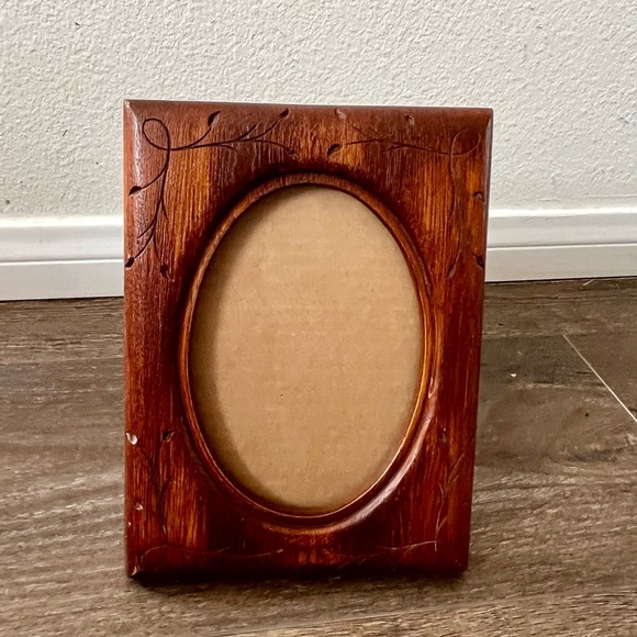 Elegant Brown Wooden Photo Frame 7/9 inches - Picture 7 of 15